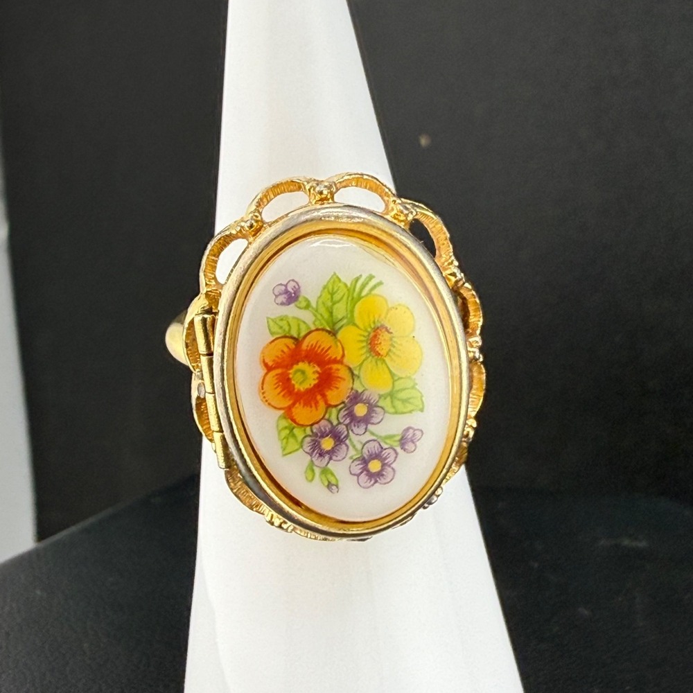 Vintage Avon Poison Ring French Flowers Gold Tone Porcelain Size 6